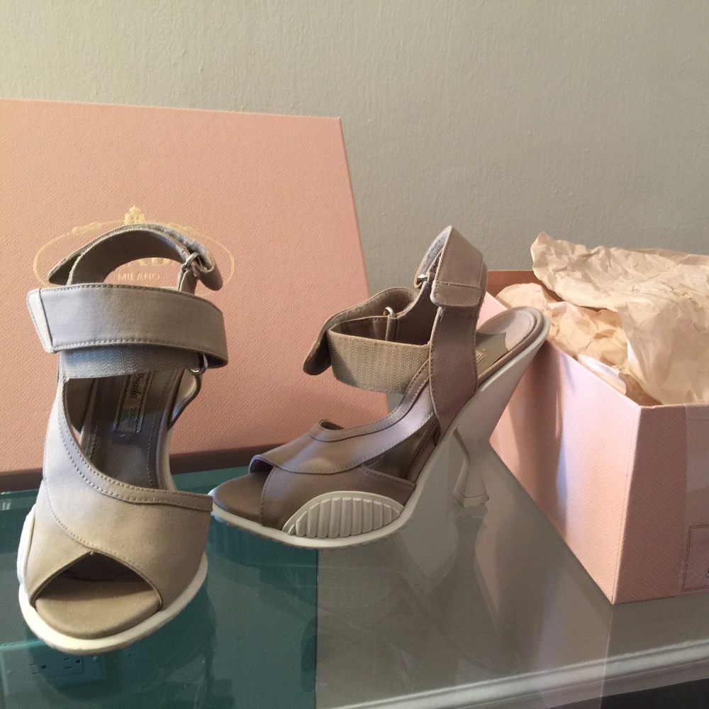 Prada Calzatare Donna Gabardine Kaki Pumps